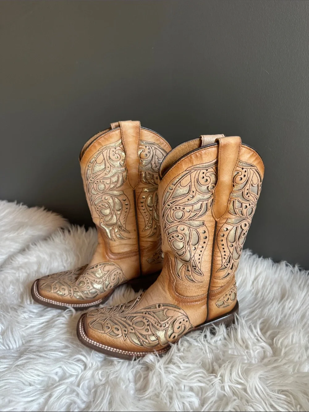 Corral Tan Leather Kids Western Boots with Decorative Cutouts Nv been worn!